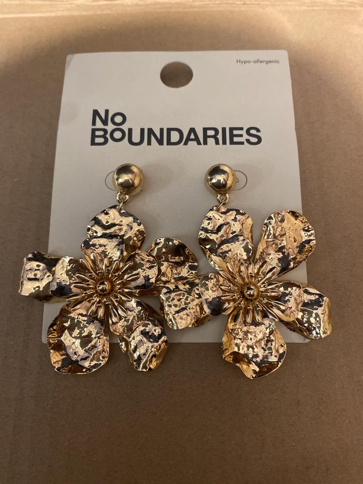 Серьги No Boundaries в форме цветов