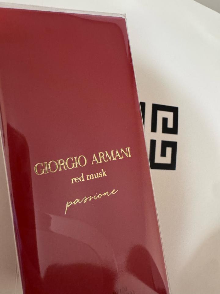 Парфюмерная вода Giorgio Armani Si Passione Red Musk