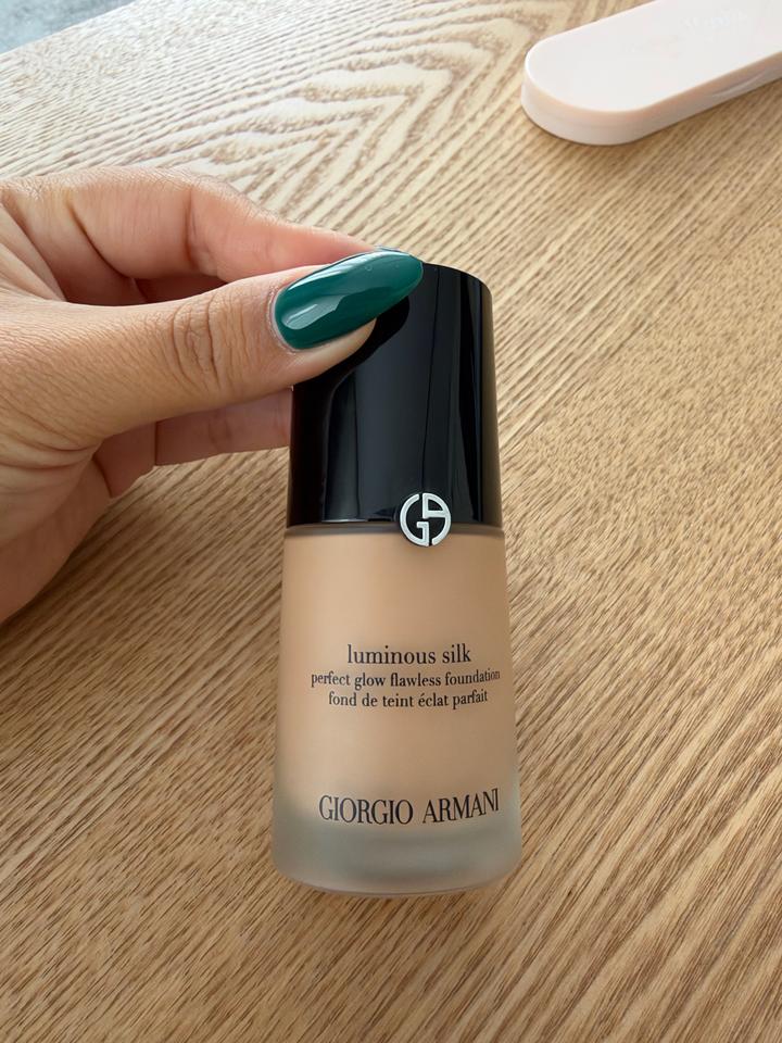 Тональный крем Giorgio Armani Luminous Silk