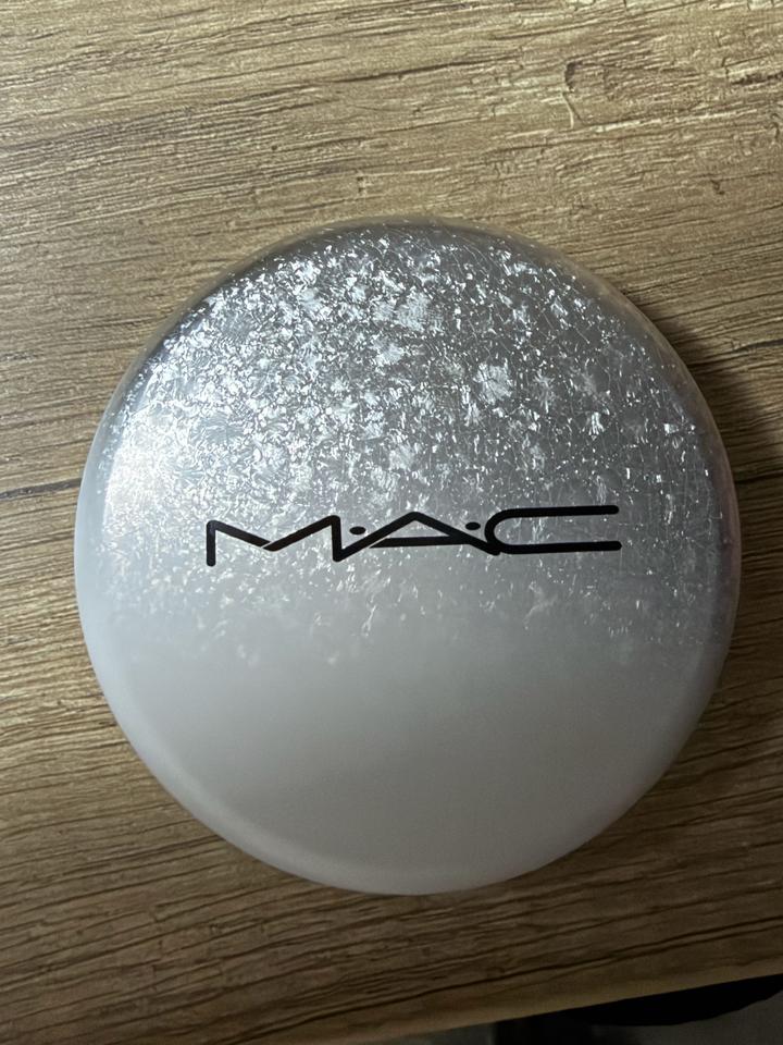 Хайлайтер MAC Extra Dimension Skinfinish