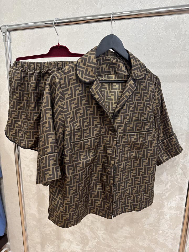 Женский пижамный костюм