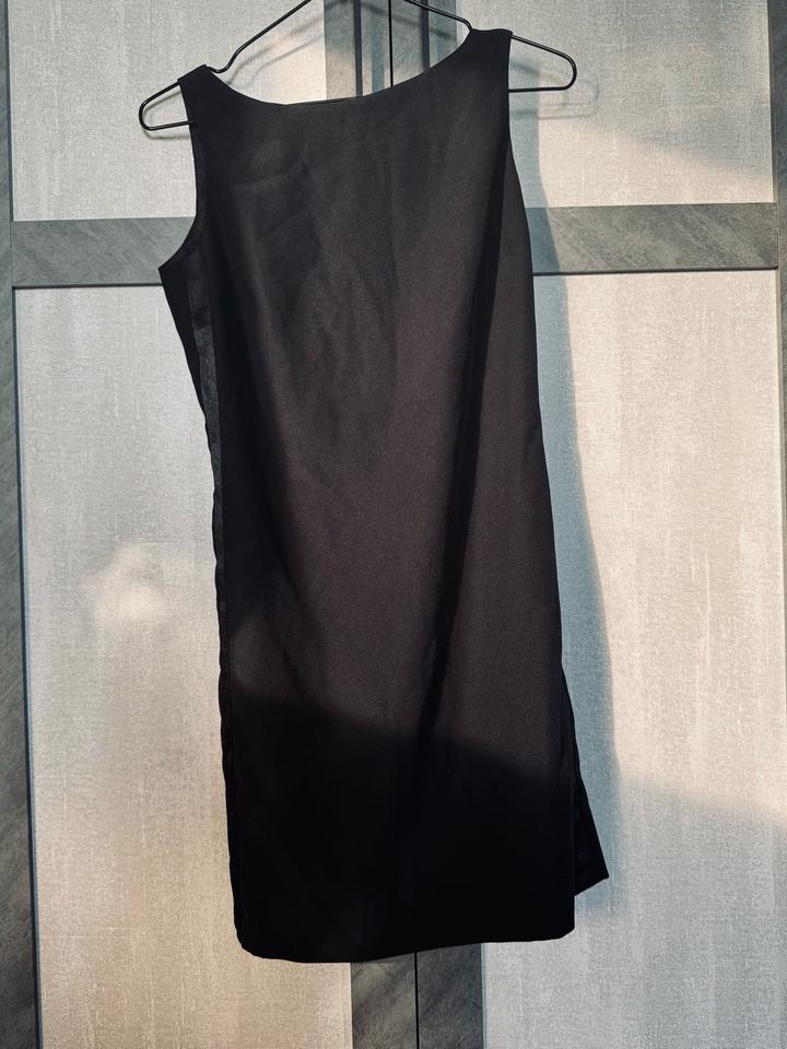 BCBGMaxAzria Черное мини платье BCBG