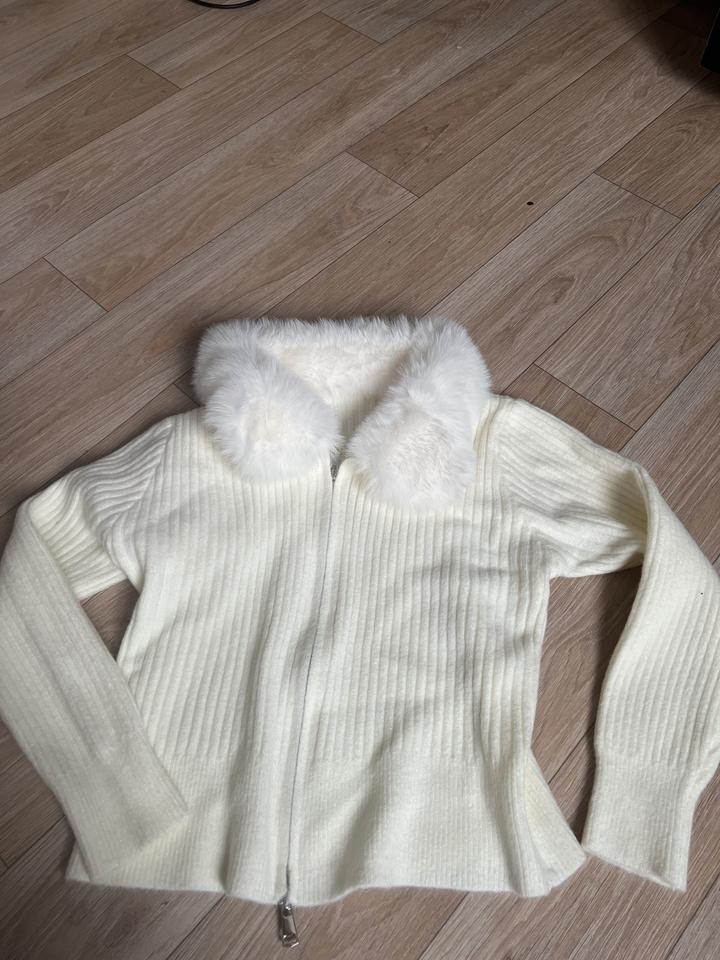 Кардиган на молнии с меховым воротником