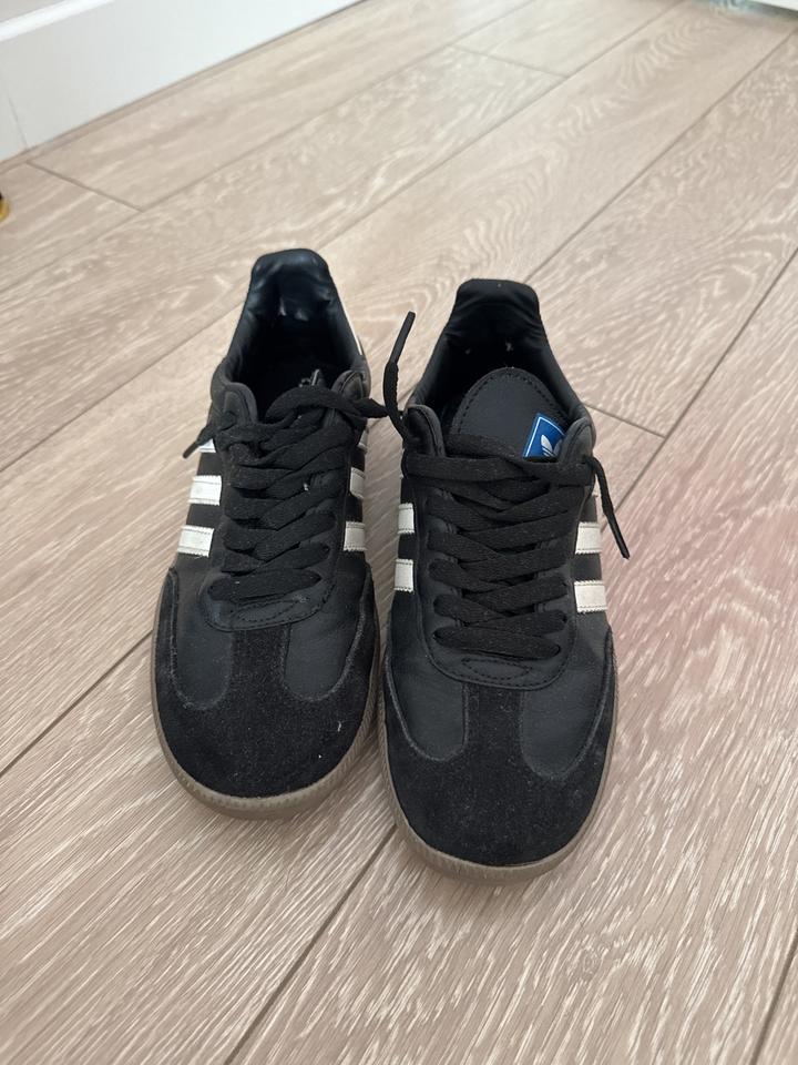 Кроссовки adidas