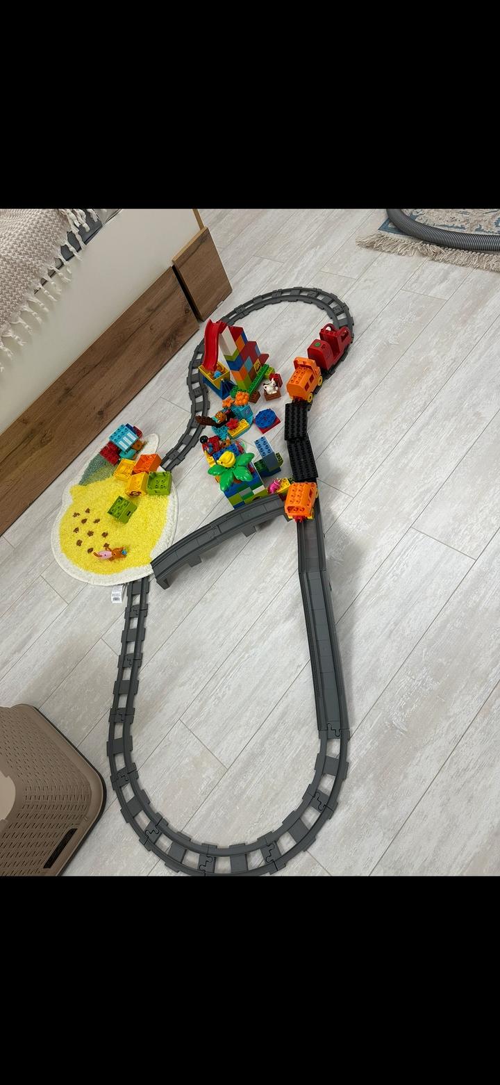 Lego.Набор конструктора с железной дорогой