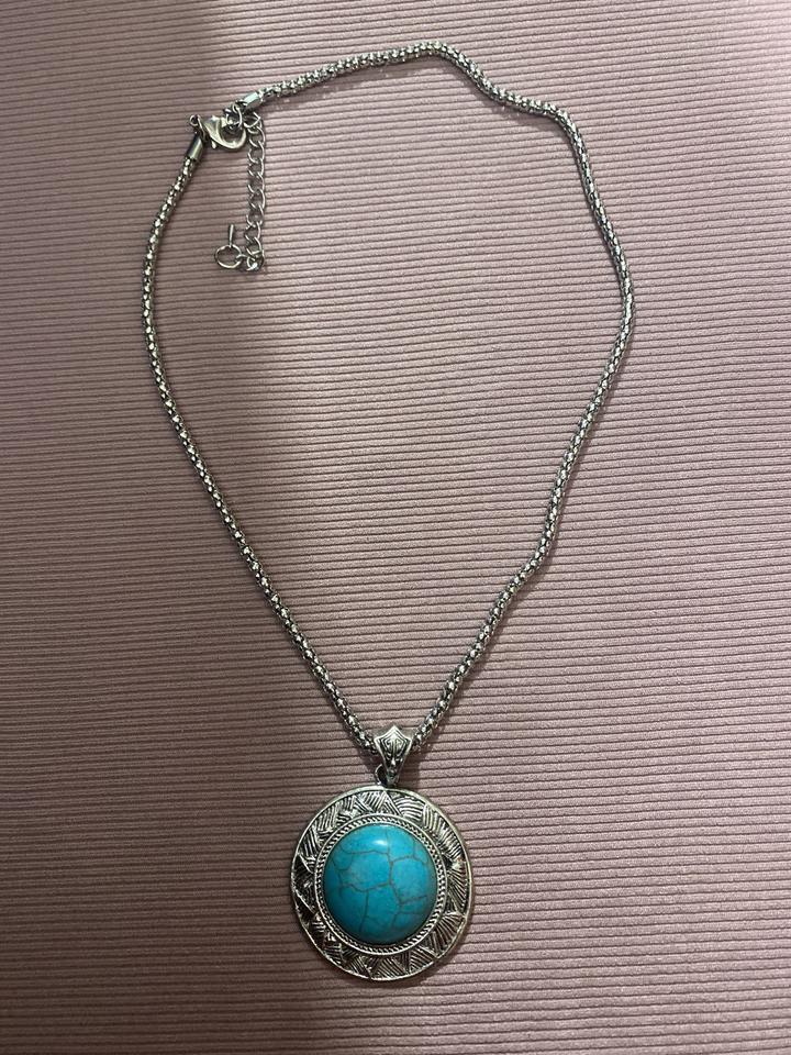 Колье с кулоном из  бирюзы