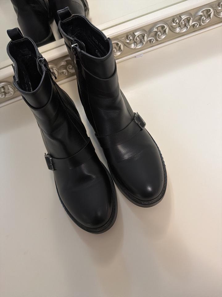 Женские ботинки