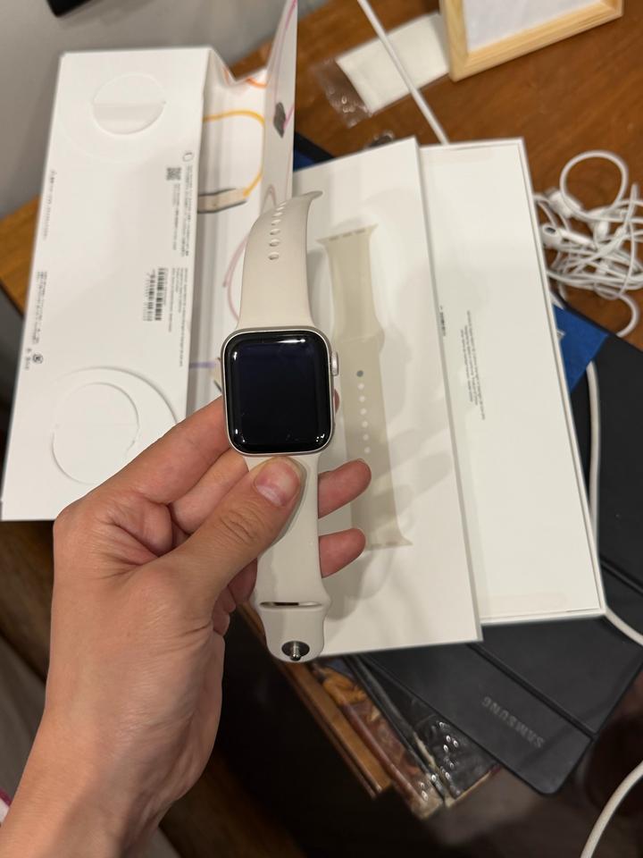 Смарт-часы Apple Watch SE 40mm Starlight