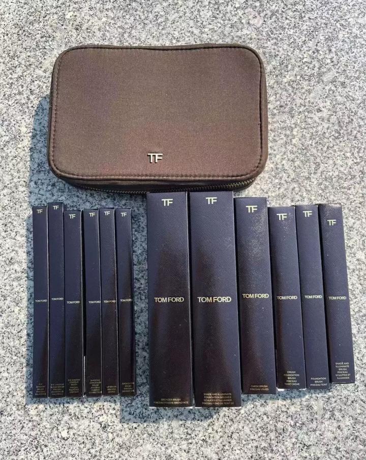 Косметичка и кисти Tom Ford