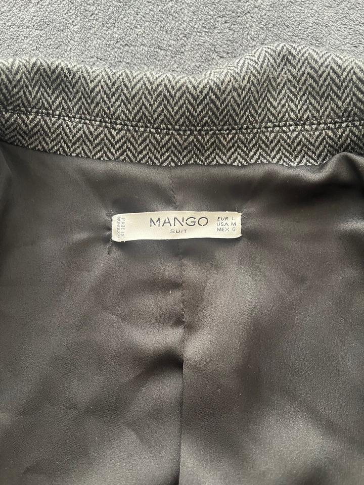 Серый пиджак Mango