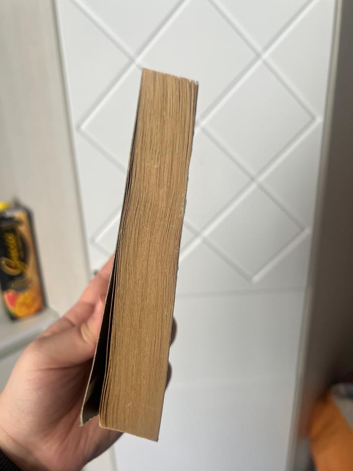 Продам книгу Агаты Кристи «десять негритят»