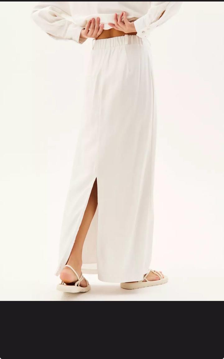 Белая льняная юбка