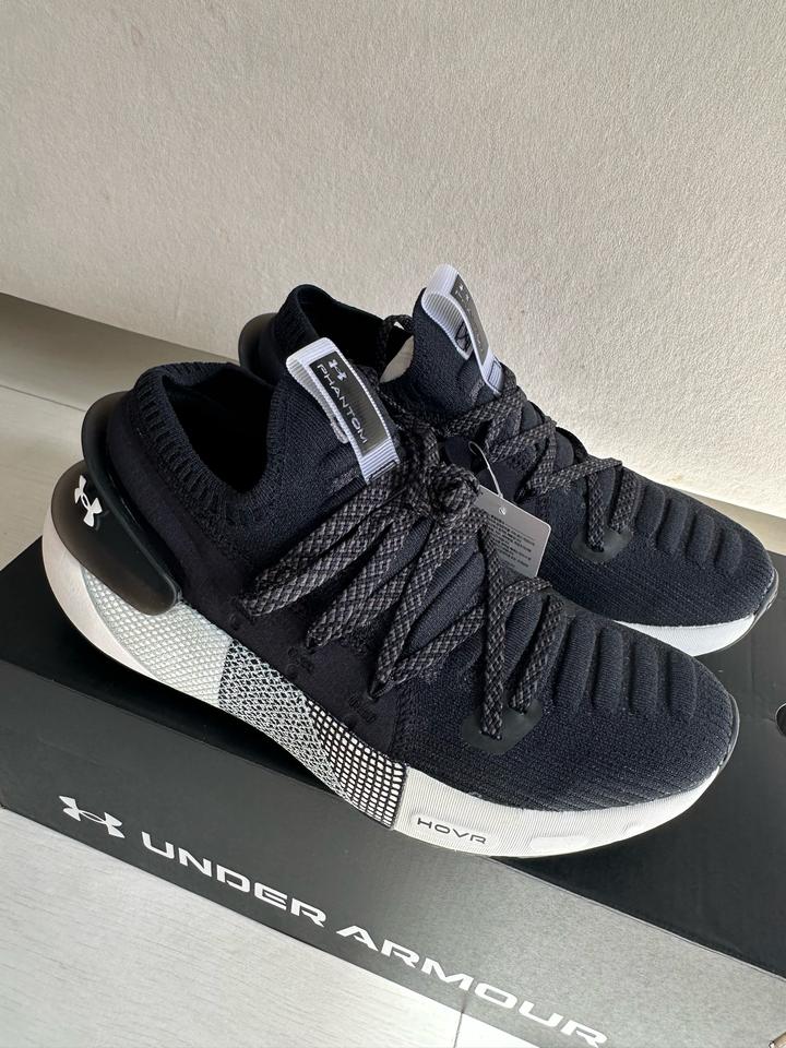 Женские кроссовки Under Armour