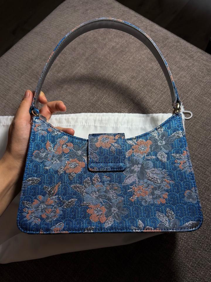сумочка от бренда Furla