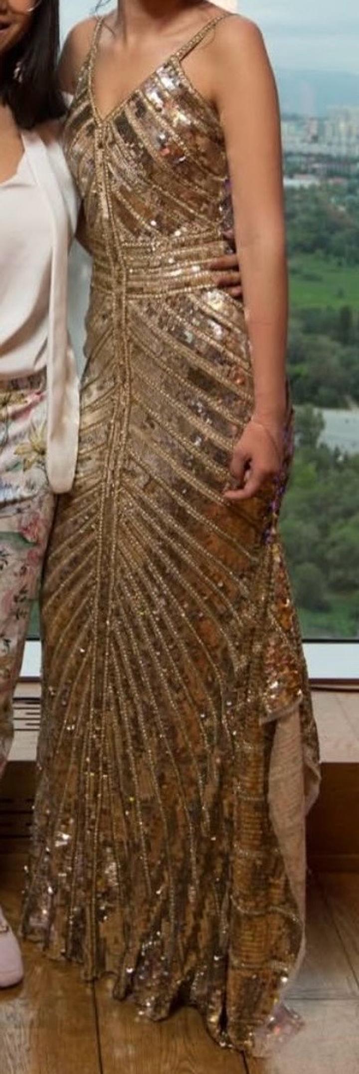 Золотое вечернее платье от Sherri Hill