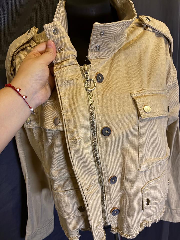 Курточка Bershka