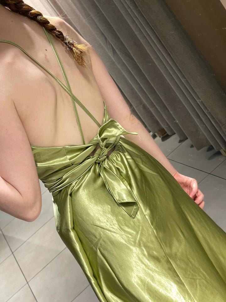 Новое атласное вечернее платье с открытой спиной (S)