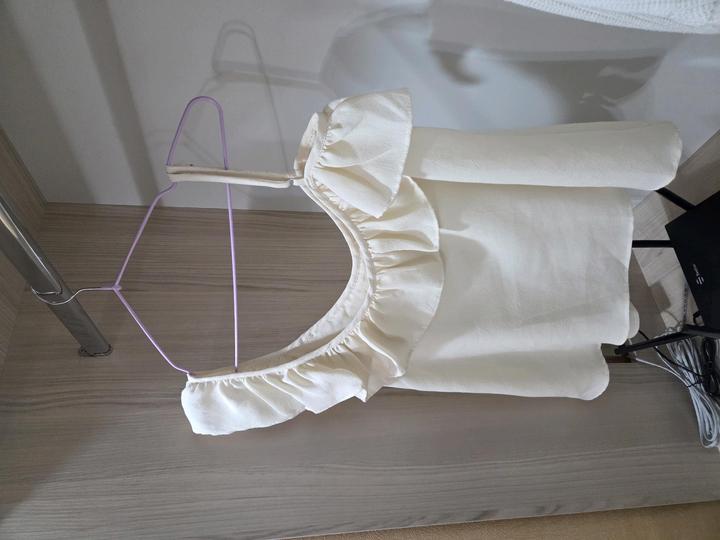 Блузка молочного цвета из льна