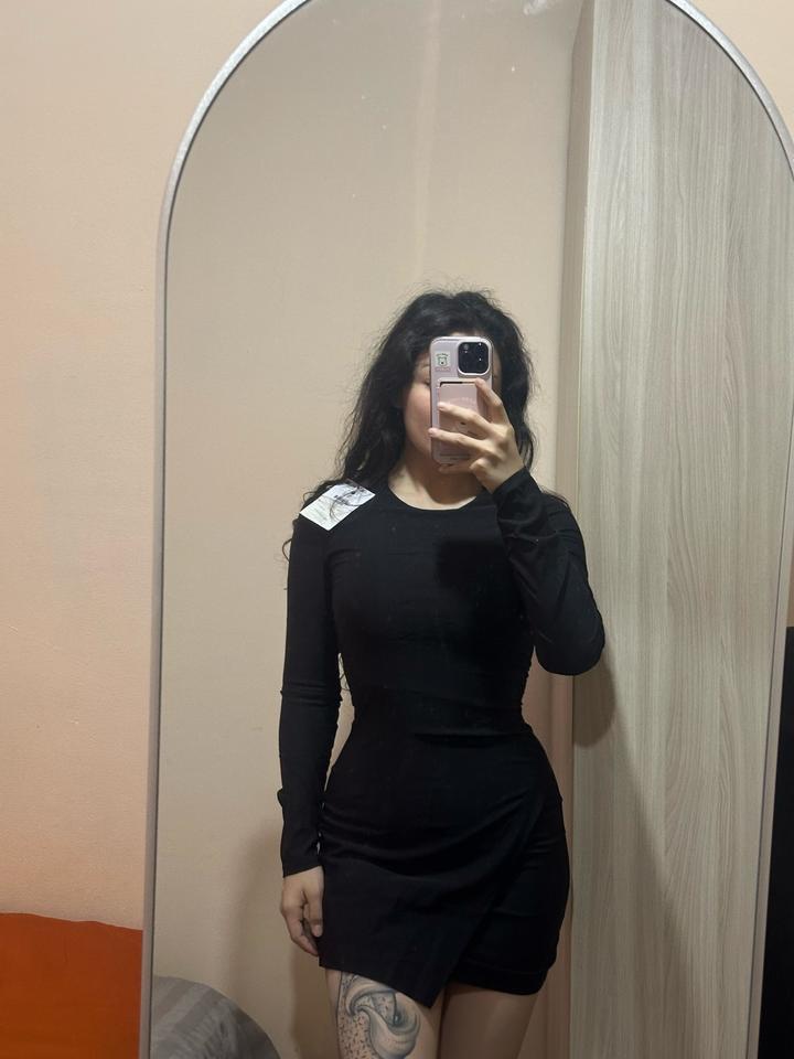 Чёрное мини-платье Bershka