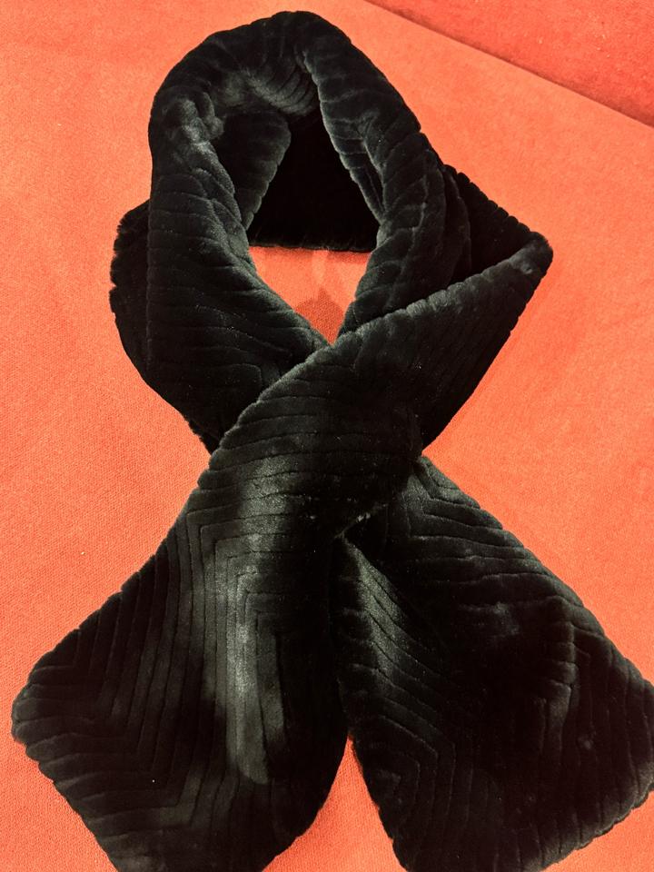 Черный шарф