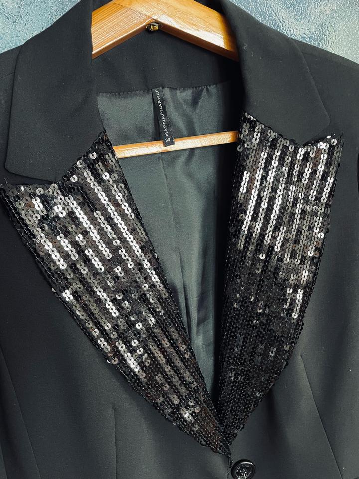 Жакет(Пиджак) NAFNAF с пайетками.