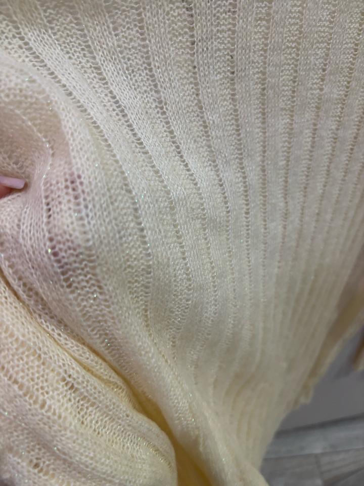 Лонгслив кремового цвета с блестками