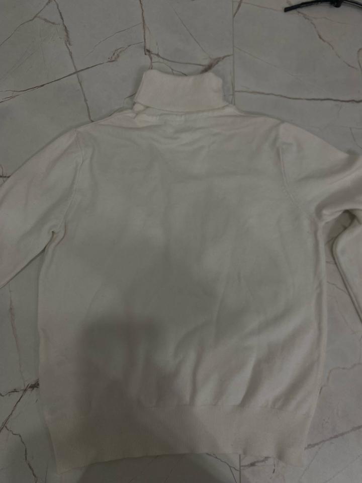 Белая водолазка