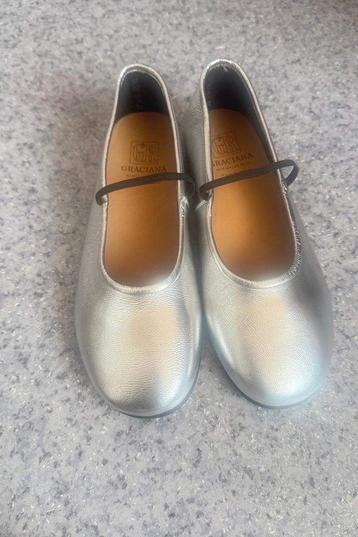 Серебристый балетка