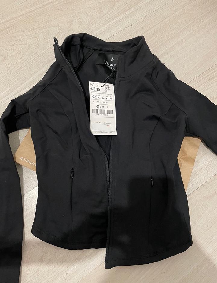 КУРТКА С ЗАСТЕЖКОЙ-МОЛНИЕЙ И КАРМАНАМИ