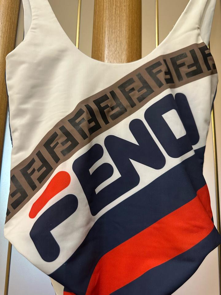 Слитный купальник