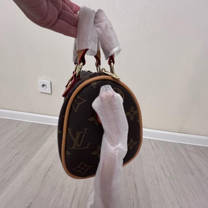 Маленькая коричневая сумка-бочонок Louis Vuitton