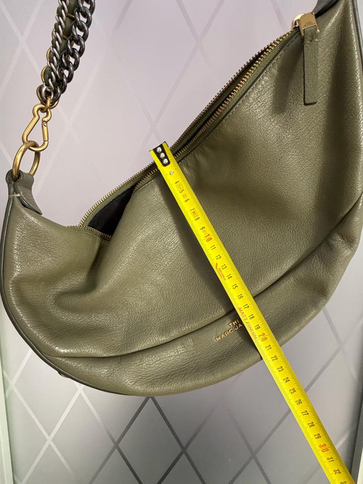 Сумка-багет женская Marc Jacobs.