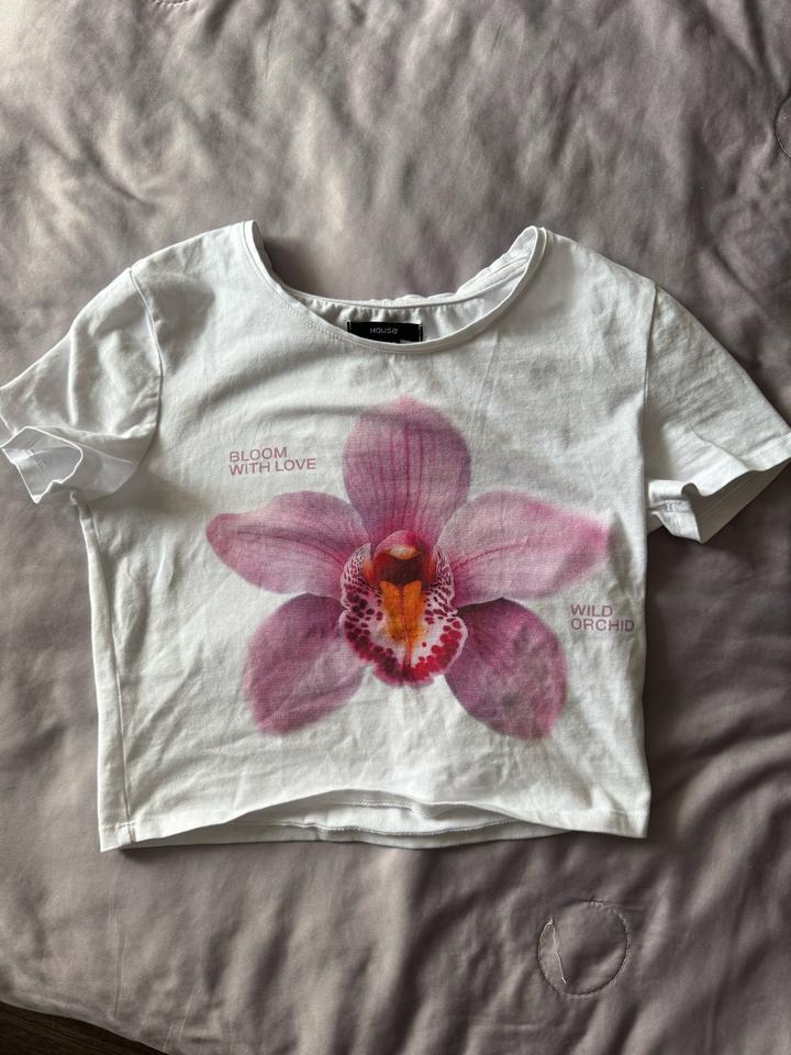 топ с орхидеей