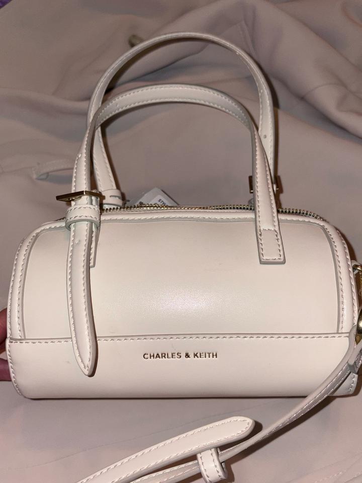 Сумка в размере s от Charles & Keith