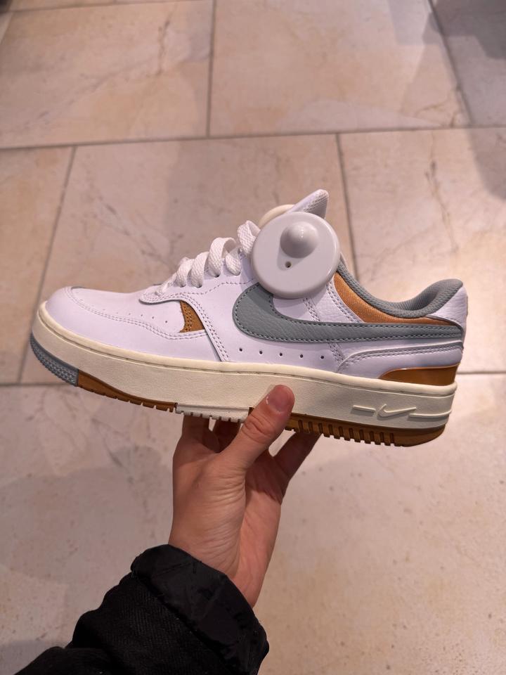 Женские кроссовки Nike