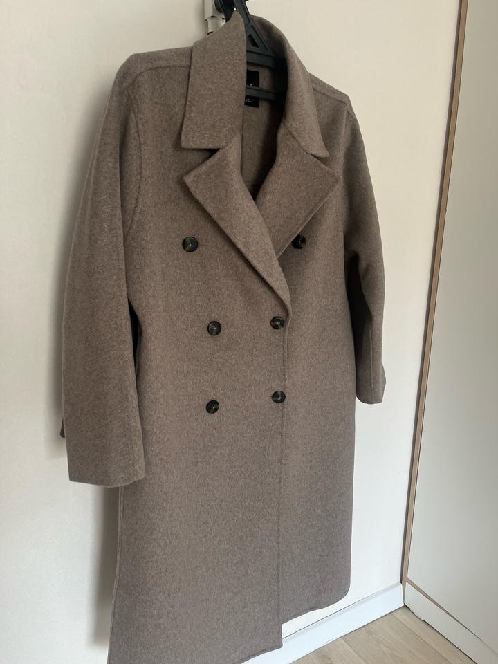 Пальто “Mango”