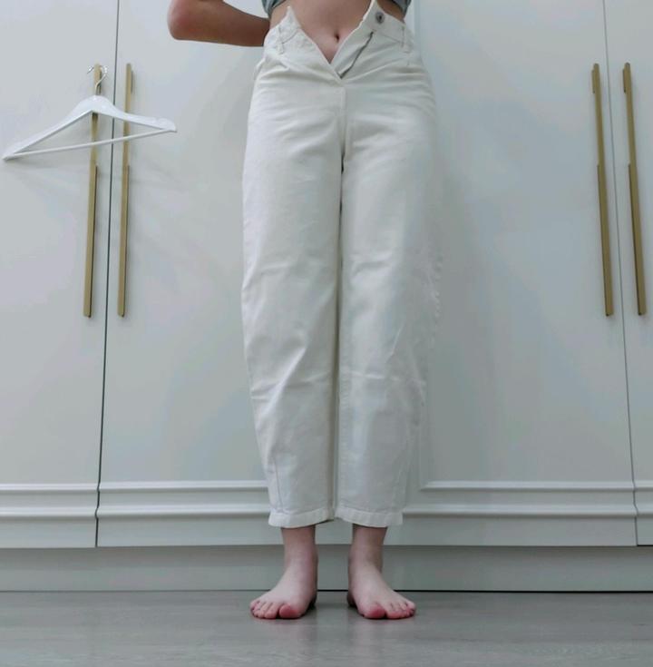 Белые джинсы Zara