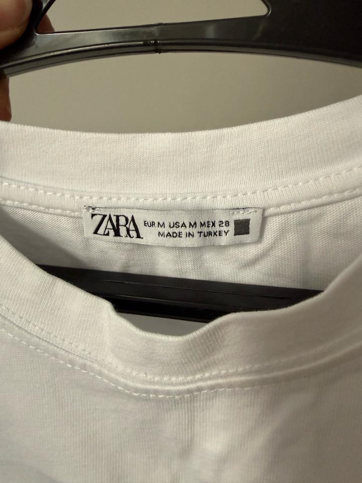 Футболкп ZARA