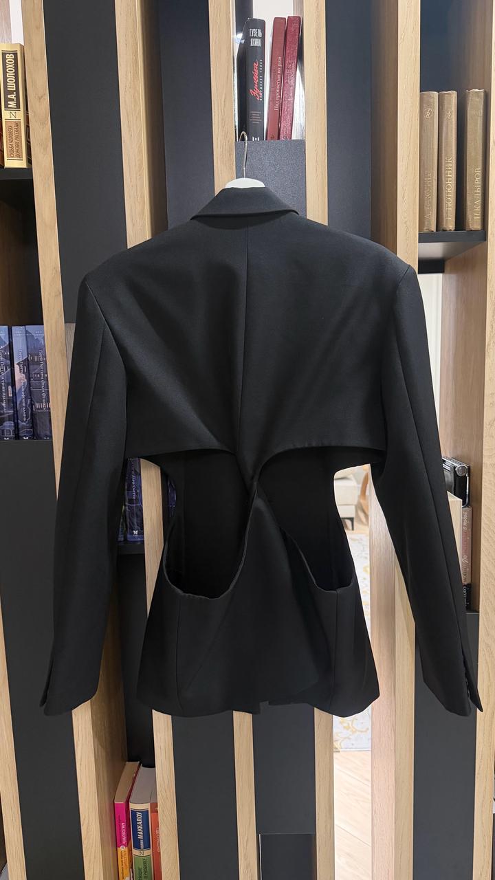 Черный пиджак с разрезами от Papermoon