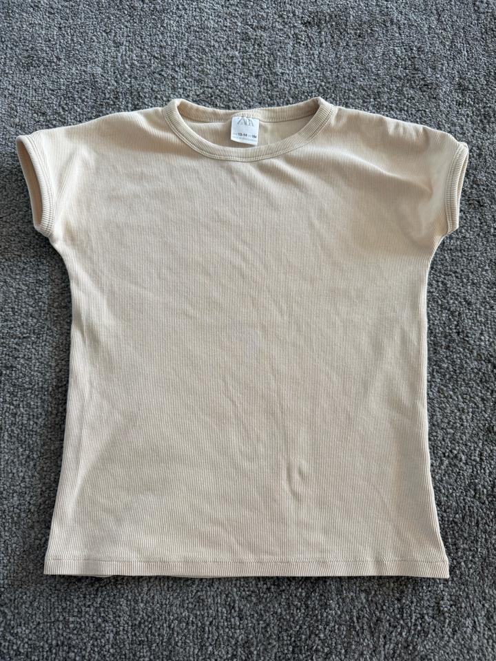 Бежевая футболка от Zara