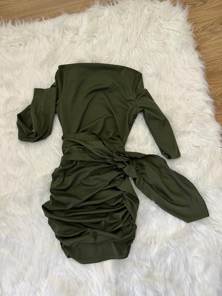 Зеленое мини платье