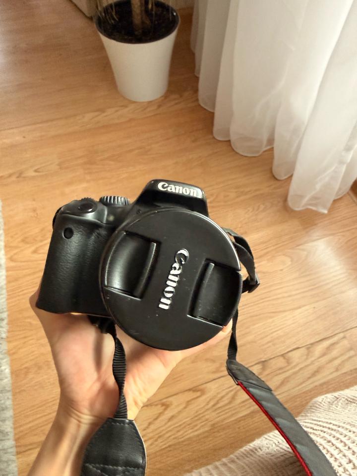 Canon E550D