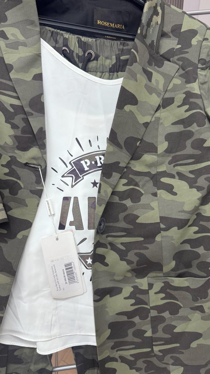 Костюмы тройка, новые, турецкие, размеры 42