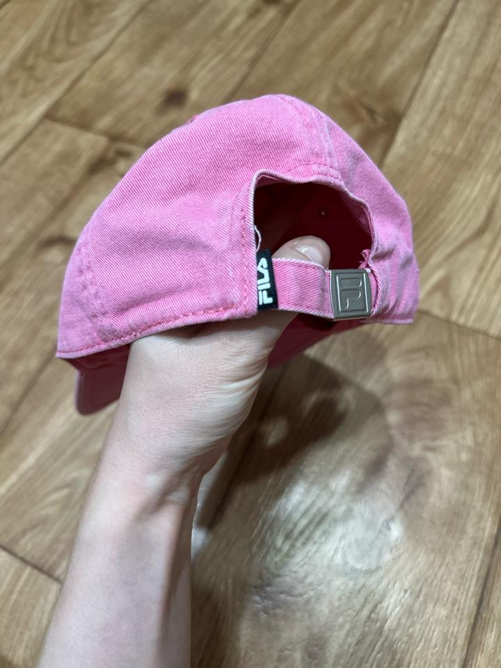 Кепка FILA в ярком розовом оттенке