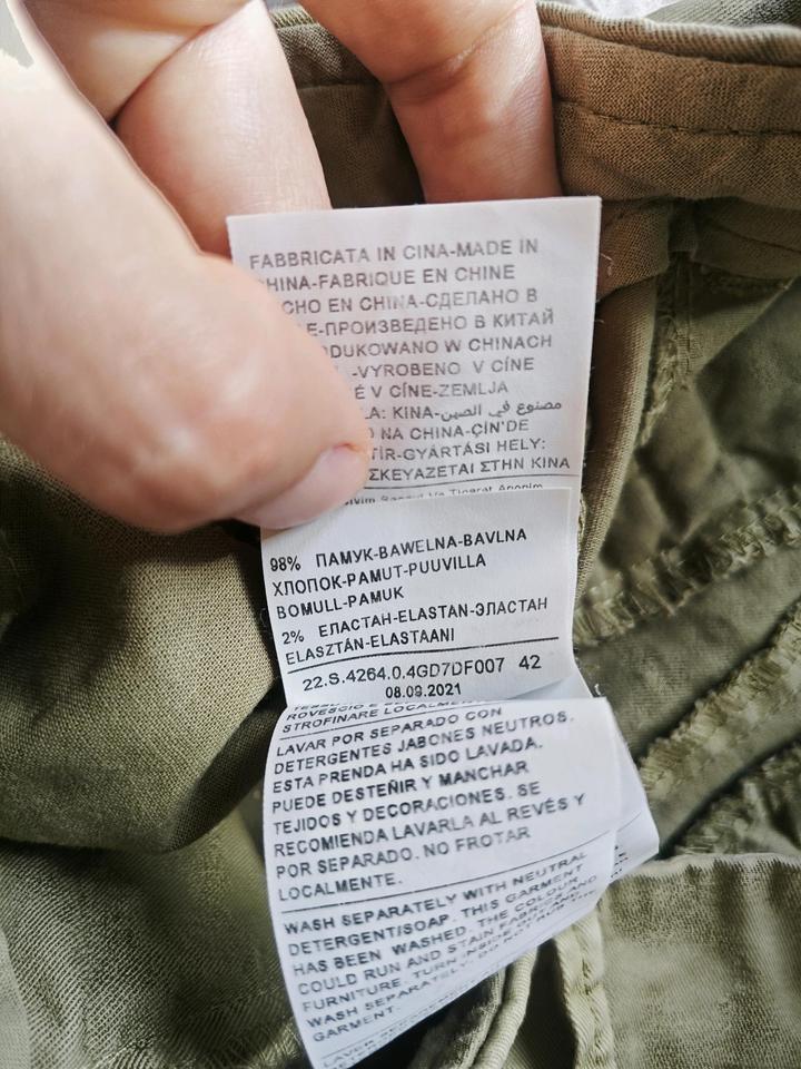 Брюки хаки s-m United colours of Bennetton