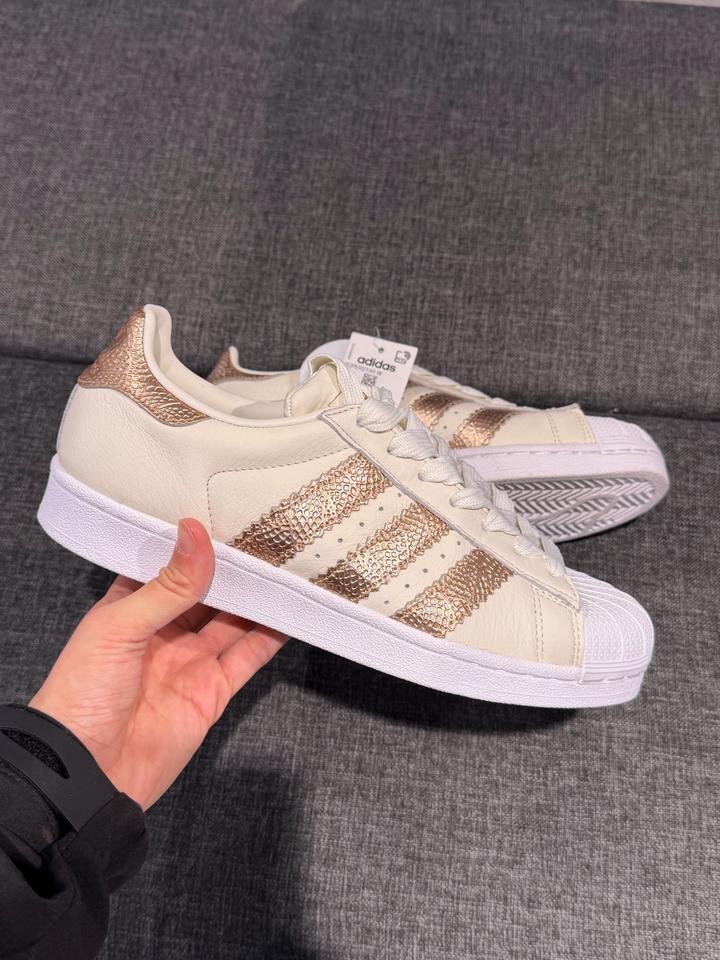 Кроссовки adidas