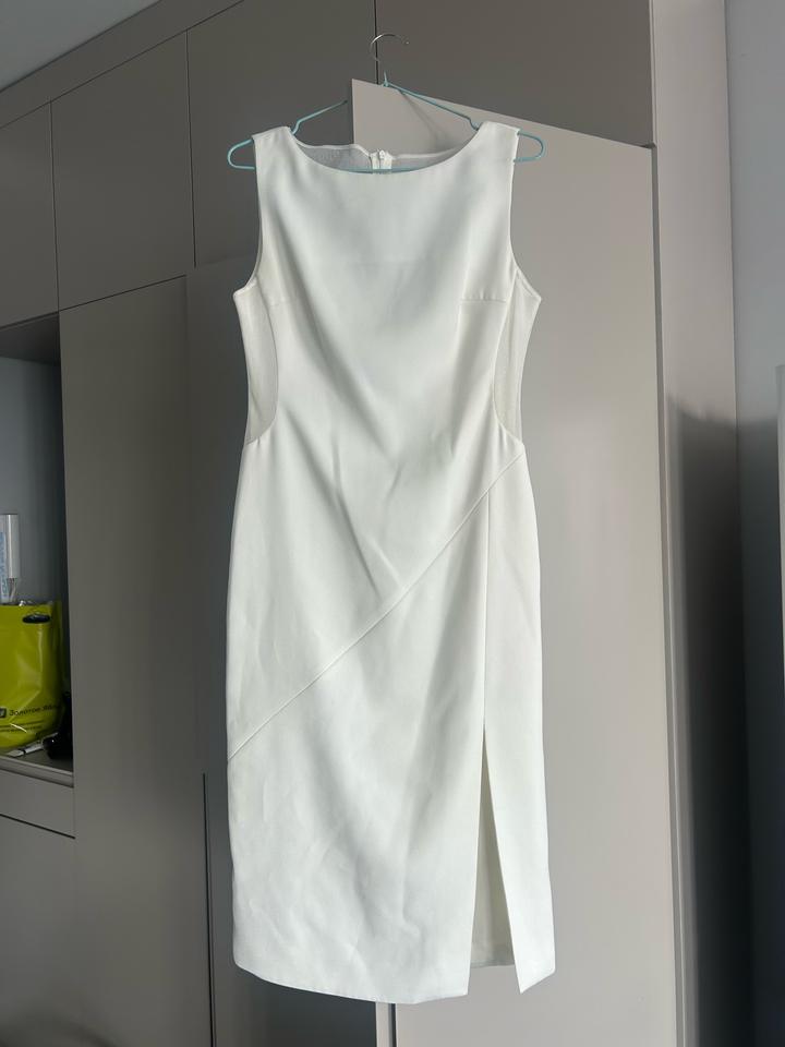 Белое платье