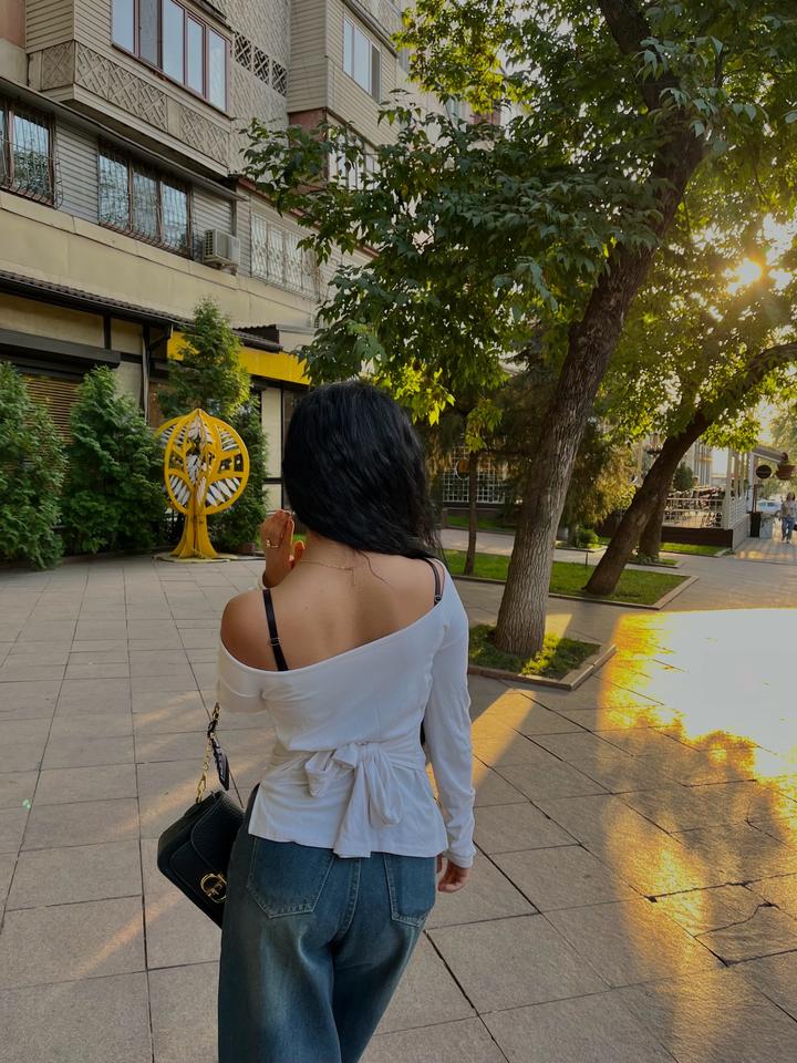 Белая кофточка .