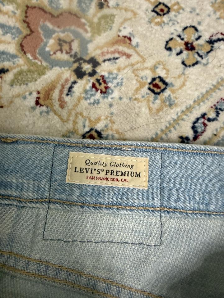 Levis