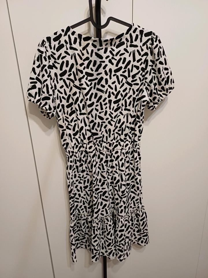 Летнее платье Colins